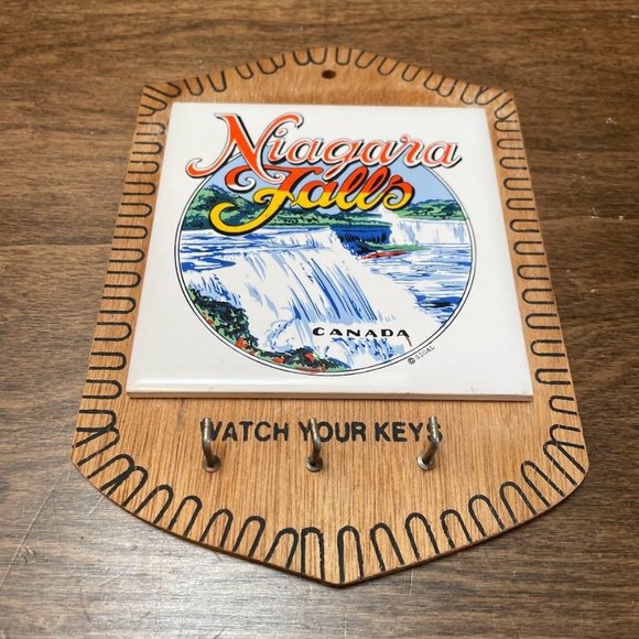 Vintage Niagara Falls Key Holder Ceramic Trivet Wall Art Souvenir - Picture 2 of 10